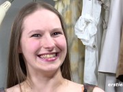 Nadine lässt uns bei ihren privaten Orgasmen zusehen