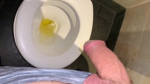 Desperate Pee 🇬🇧🇬🇧 Big Cock ! Public toilet