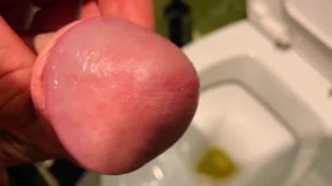 Close up Pee British Cock! Amazing view 🇬🇧🇬🇧💦