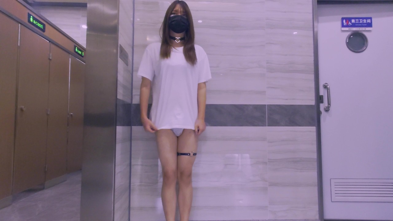 Crossdresser | Trap Girl Dick Flash With Short Jeans, And Jerk off In Public Toilet - RedTube