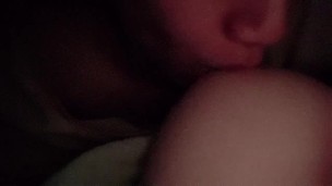 【女性向け】深夜のベッド、彼女のおっぱいを舐め続けるイケメン社会人