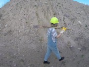 Un ouvrier m'attrape et me baise sur un chantier... Lily_Jack 1/16