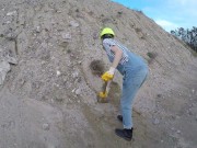 Un ouvrier m'attrape et me baise sur un chantier... Lily_Jack 2/16