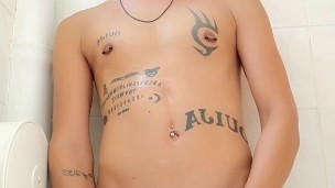 Jerk off in best friend´s toilet after the pool with him