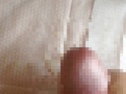 近くに家族がいるので声が出せない状況ながらもこっそりオナニーして気持ちよくなっちゃう～オナニー中毒～