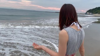 女子大生と水着で海デート♡ビーチでリアル露出ハメ撮り！人が来て ...