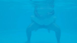 Sexy BBW wife gets creampied in pool