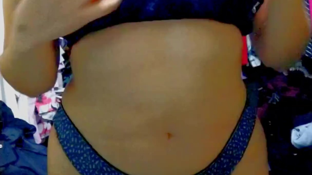 MEUS PEITOS NATURAIS ENORMES SALTAM ENQUANTO VOCÊ PASSEIA BRINCANDO DE MAMILO - RedTube