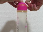 Remove the condom on the bottle of sexual lubricant.