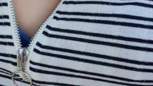 Milf esposa infiel se corre con un chico de Uber camino a la playa