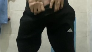 A ducharse y pajearse 