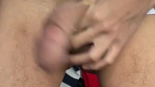 Con mi deportivo por que a las modemos les gustan los futbolisras