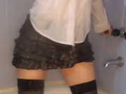 Sexy blonde showers fully clothed/ Rubia sexy se ducha con ropa/ douches blondes sexy entièrement ha 8/16