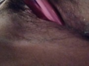 Chubby mexicana se viene en su dildo rosado. 14/16