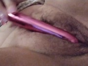 Chubby mexicana se viene en su dildo rosado. 6/16