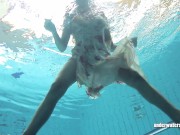 Lucy Gurchenko Strips her sexy suit in swimming pool 4/16