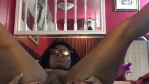 Pussy spreading Ebony milf 