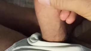 I jerk off my dick a little. Немного подрачиваю свой хуй утром.