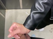 Она Не Заметила Как Я Достал Член В Лифте И Начал Ее Соблазнять Но Все Закончилось Спермой В Горло - Screenshot 7 of 16 - Leather Jacket