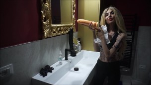 EU LAVO O S MEU DILDO