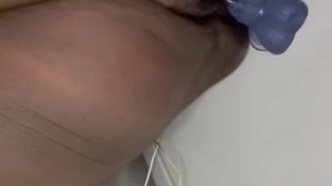 BBW brincando com vibrador