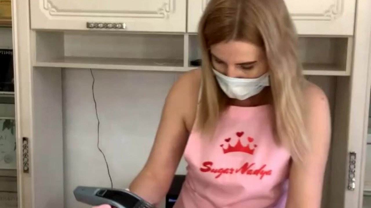 SugarNadya completely undressed because of the heat, the client almost came during the procedure - RedTube