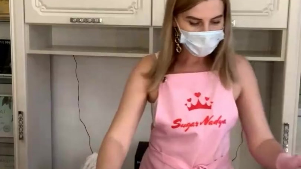 SugarNadya completely undressed because of the heat, the client almost came during the procedure - RedTube