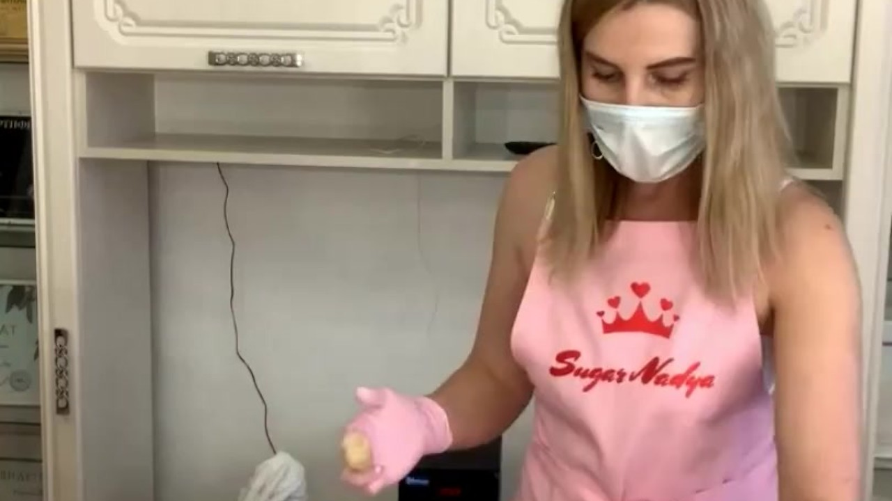 SugarNadya completely undressed because of the heat, the client almost came during the procedure - RedTube