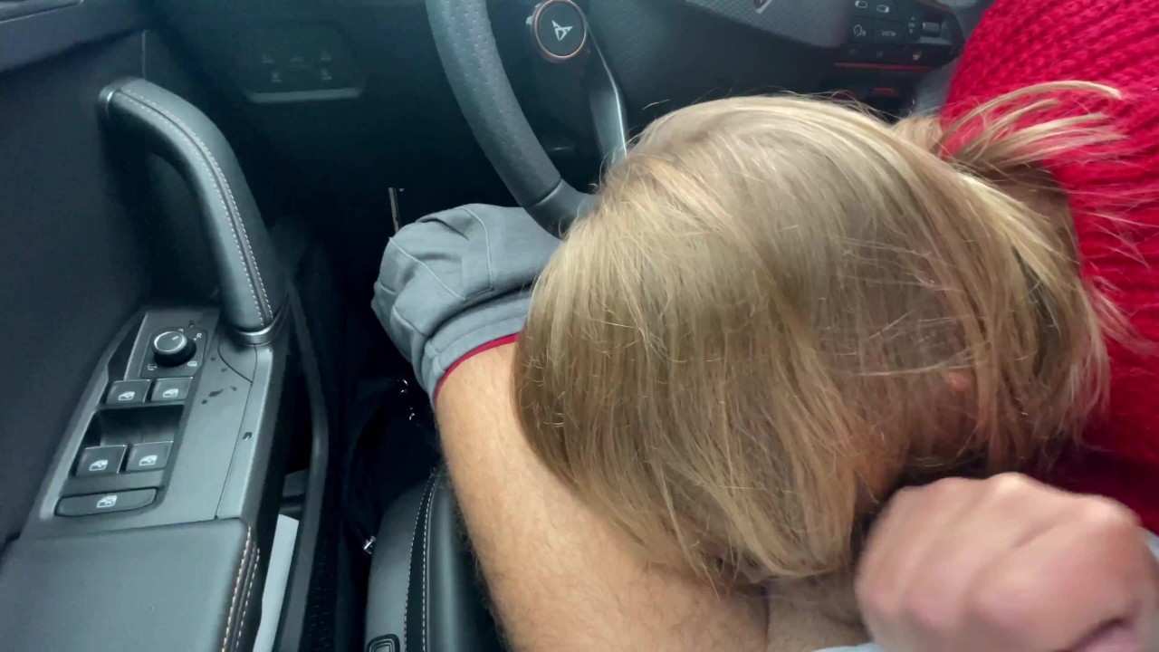 Masturbação desleixada e bolas lambendo no carro no estacionamento do supermercado com gozada enorme - Público - Vídeo de sexo grátis - RedTube