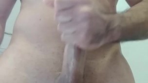 Hermoso joven se hace tremenda paja 