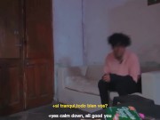 Pareja de amigovios amateur tomando tragos y se calientan entre risas 1/16