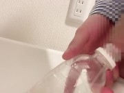 【ペットボトルおしっこ】横からおしっこで沢山ペットボトルに出すイケメン社会人 - Screenshot 10 of 16 - Erotic