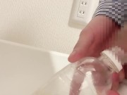 【ペットボトルおしっこ】横からおしっこで沢山ペットボトルに出すイケメン社会人 - Screenshot 13 of 16 - Kink