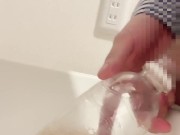 【ペットボトルおしっこ】横からおしっこで沢山ペットボトルに出すイケメン社会人 - Screenshot 14 of 16 - Pet
