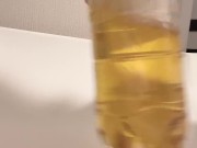 【ペットボトルおしっこ】横からおしっこで沢山ペットボトルに出すイケメン社会人 - Screenshot 15 of 16 - Erotic