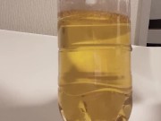 【ペットボトルおしっこ】横からおしっこで沢山ペットボトルに出すイケメン社会人 - Screenshot 16 of 16 - HD