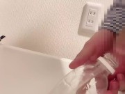 【ペットボトルおしっこ】横からおしっこで沢山ペットボトルに出すイケメン社会人 - Screenshot 2 of 16 - Sensual