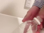 【ペットボトルおしっこ】横からおしっこで沢山ペットボトルに出すイケメン社会人 - Screenshot 6 of 16 - HD