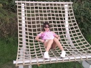 Wylizuje stopy żony w upalny dzień podczas spaceru 2/16