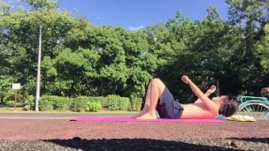 A Japanese idol who masturbates with a mattress in the park!【Big dick】【Techno break】