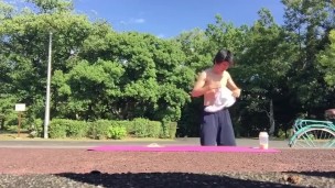 A Japanese student who masturbates with a mattress in the park!【Big dick】【Techno break】