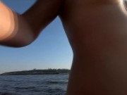 Эксгибиционистка гуляет в порту 9/16