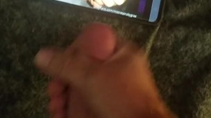 Jerking off to goddess rubygraes feet 
