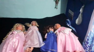 Orgía con princesas de Disney! // Parte 5- Cogiendo a la princesa de vestido rosa