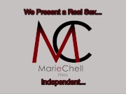 Essa loira gostosa não pode ver uma praia que quer fazer amor ! 1/16