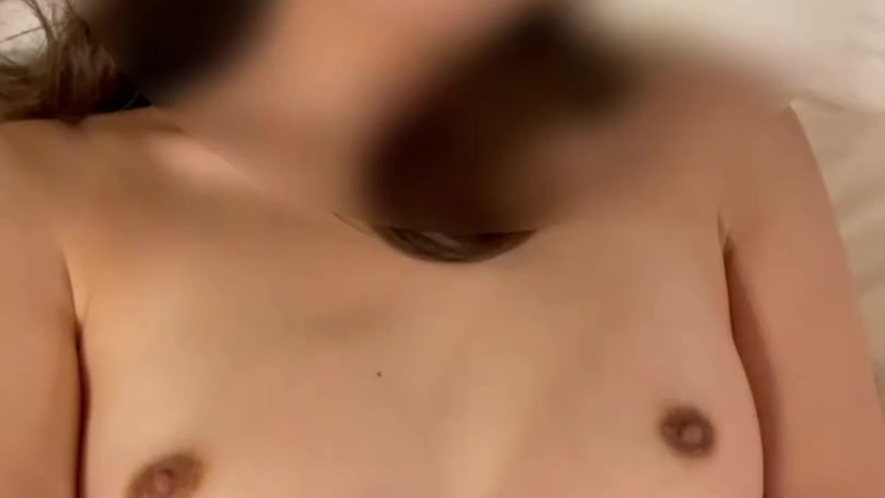 【個人撮影】ダメなのに生で挿入されるも気持ち良すぎてだんだんビクビク感じる姿がたまらない　女子大生　Japanese Hentai Amateur Couple Sex College Studen - Darmowe seks wideo - RedTube