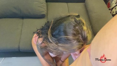 Hausgemachter Amateur Blowjob und riesiger POV-Facial Cumshot auf schönste Freundin