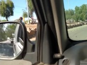 Me masturbo en mi auto mientras la gente camina alrededor mio (REAL PUBLICO)