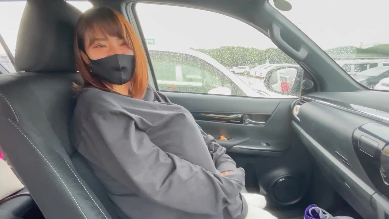 女子大生が彼シャツワンピースでノーパン買い物デート♡ホテルまで我慢できずにそのまま野外カーセックスで大量中出し♡RYO＆YUU♡素人カップル/パイパン/美少女/10代/野外露出/スタイル抜群/スマホ - RedTube