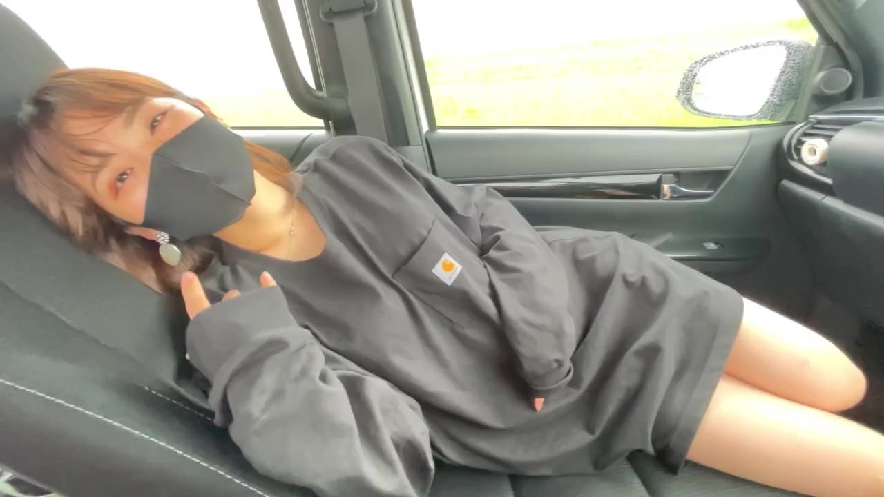 女子大生が彼シャツワンピースでノーパン買い物デート♡ホテルまで我慢できずにそのまま野外カーセックスで大量中出し♡RYO＆YUU♡素人カップル/パイパン/美少女/10代/野外露出/スタイル抜群/スマホ - RedTube